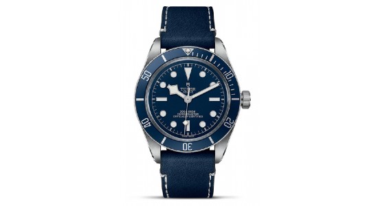 A stainless steel and navy blue dive watch from TUDOR’s Black Bay 58 collection, available at La Différence Time Centre.